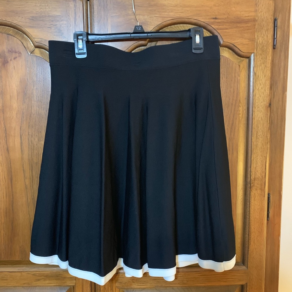Ivanka Trump  Black and White Knit Skirt (Sz M)
